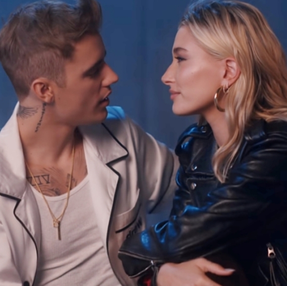 💎NEW💎GOLD TONE HOLLOW HOOP - Picture 4 of 7